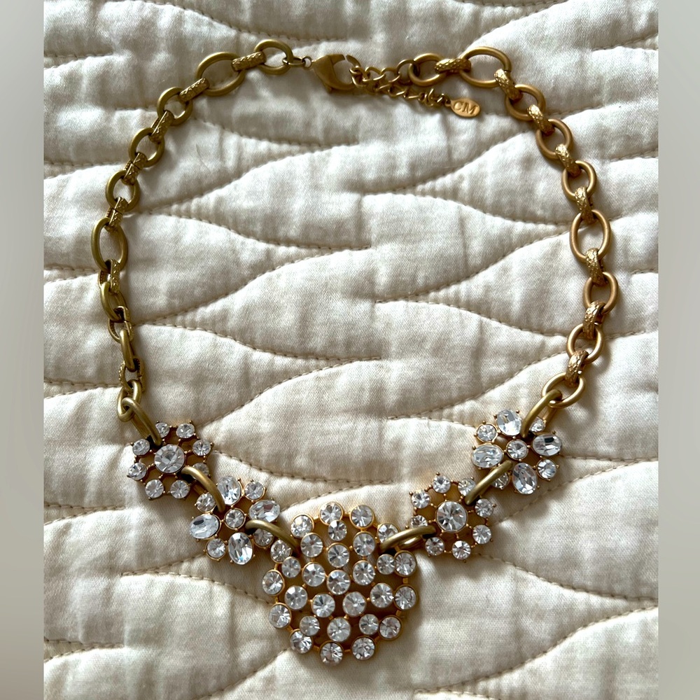 Sparkle gold tone necklace. Beautiful costume jewelry piece.